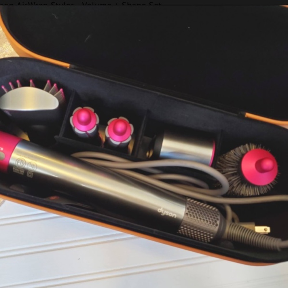 Dyson AirWrap Styler - Volume + Shape Set - barely used, great condition!
